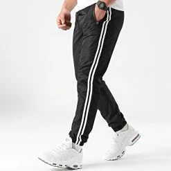 De gros 🔔 Pantalon Jogging A Bandes 0008 Noir de LBO 🤩