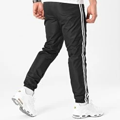 De gros 🔔 Pantalon Jogging A Bandes 0008 Noir de LBO 🤩 -France LBO Soldes Boutique lbo 239861 FAB 1070574 0008 20210226T142633 03