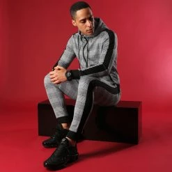 Le moins cher 🌟 Ensemble Jogging A Carreaux Avec Bandes 0020 Gris de LBO ⌛ -France LBO Soldes Boutique lbo 242562 FAB 1070574 0020 20210113T112743 06