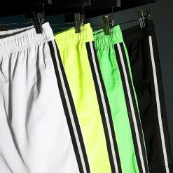 Meilleure vente ⭐ Short De Bain A Bandes 0007 Noir de LBO 🧨 -France LBO Soldes Boutique lbo 258978 FAB 1070510 0007 20210505T145653 05