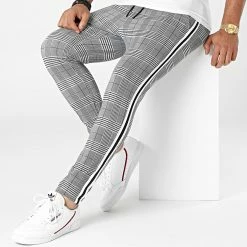 Acheter 👍 Pantalon Carreaux Avec Bandes 0026 Gris Noir Blanc de LBO ✨ -France LBO Soldes Boutique lbo 264697 FAB 1070574 0026 20210720T145917 04