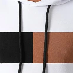 Le moins cher 🌟 Sweat Capuche Bande Bicolore 1793 Blanc de LBO 🤩 5 Le moins cher 🌟 Sweat Capuche Bande Bicolore 1793 Blanc de LBO 🤩 -France LBO Soldes Boutique lbo 274281 FAB SHALBO 1793 20211006T102734 02