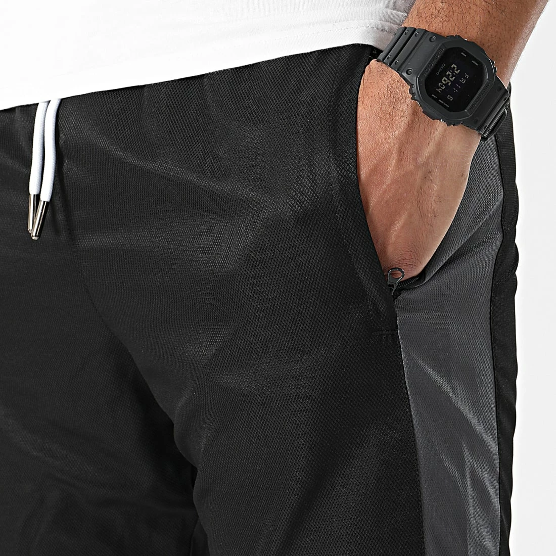 Coupon 👍 Pantalon Jogging Tricolore A Bandes 0031 Noir Gris Anthracite de LBO 👏 4 Coupon 👍 Pantalon Jogging Tricolore A Bandes 0031 Noir Gris Anthracite de LBO 👏 – Image 2