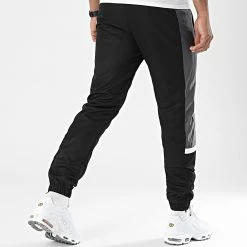 Coupon 👍 Pantalon Jogging Tricolore A Bandes 0031 Noir Gris Anthracite de LBO 👏 9 Coupon 👍 Pantalon Jogging Tricolore A Bandes 0031 Noir Gris Anthracite de LBO 👏 -France LBO Soldes Boutique lbo 287385 FAB LBO 10701336 0031 20211119T140525 04