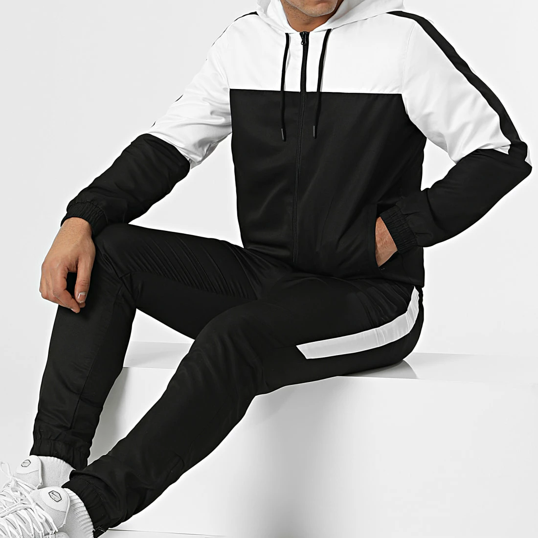 Offres 🔥 Ensemble De Survetement Bicolore Avec Bandes 0056 Noir Blanc de LBO 🤩 3 Offres 🔥 Ensemble De Survetement Bicolore Avec Bandes 0056 Noir Blanc de LBO 🤩