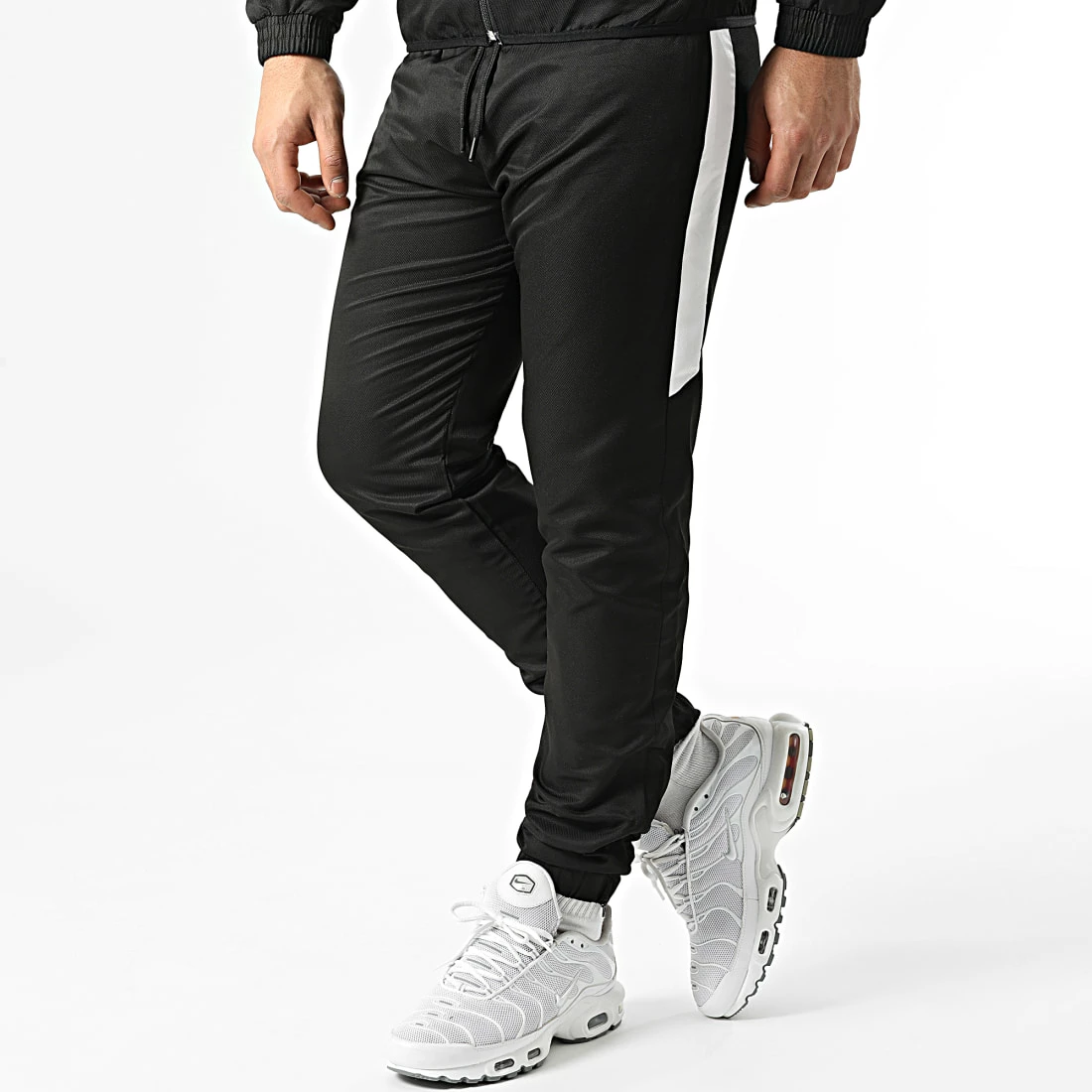 Offres 🔥 Ensemble De Survetement Bicolore Avec Bandes 0056 Noir Blanc de LBO 🤩 6 Offres 🔥 Ensemble De Survetement Bicolore Avec Bandes 0056 Noir Blanc de LBO 🤩 – Image 4