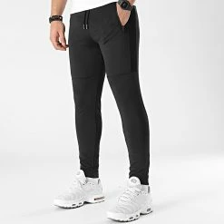 Acheter 🔔 Pantalon Jogging Training Slim Fit Bande Mesh 0034 Noir de LBO 😍 8 Acheter 🔔 Pantalon Jogging Training Slim Fit Bande Mesh 0034 Noir de LBO 😍 -France LBO Soldes Boutique lbo 291064 FAB LBO 10701336 0034 20220124T140324 03