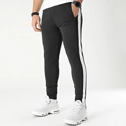 Nouveau 🛒 Pantalon Jogging Training Bande 0036 Noir Blanc de LBO ❤️ -France LBO Soldes Boutique lbo 291066 FAB LBO 10701336 0036 20220126T151415 03