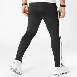 Nouveau 🛒 Pantalon Jogging Training Bande 0036 Noir Blanc de LBO ❤️ -France LBO Soldes Boutique lbo 291066 FAB LBO 10701336 0036 20220126T151417 04