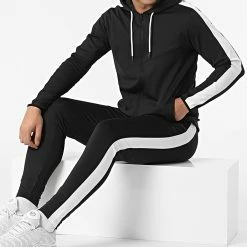 Coupon ✨ Ensemble De Survetement Training Avec Bande 0050 Noir de LBO 🔥